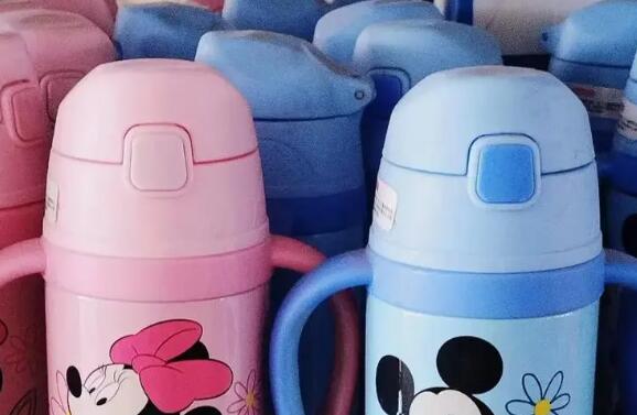 儿童吸管清洗:如何利用工具清洗儿童吸管杯