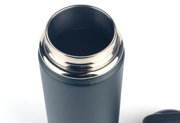 真空焖烧壶与保温壶的区别