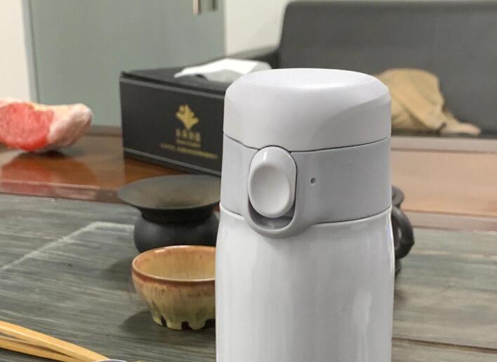 不锈钢保温杯泡茶的正确打开方式